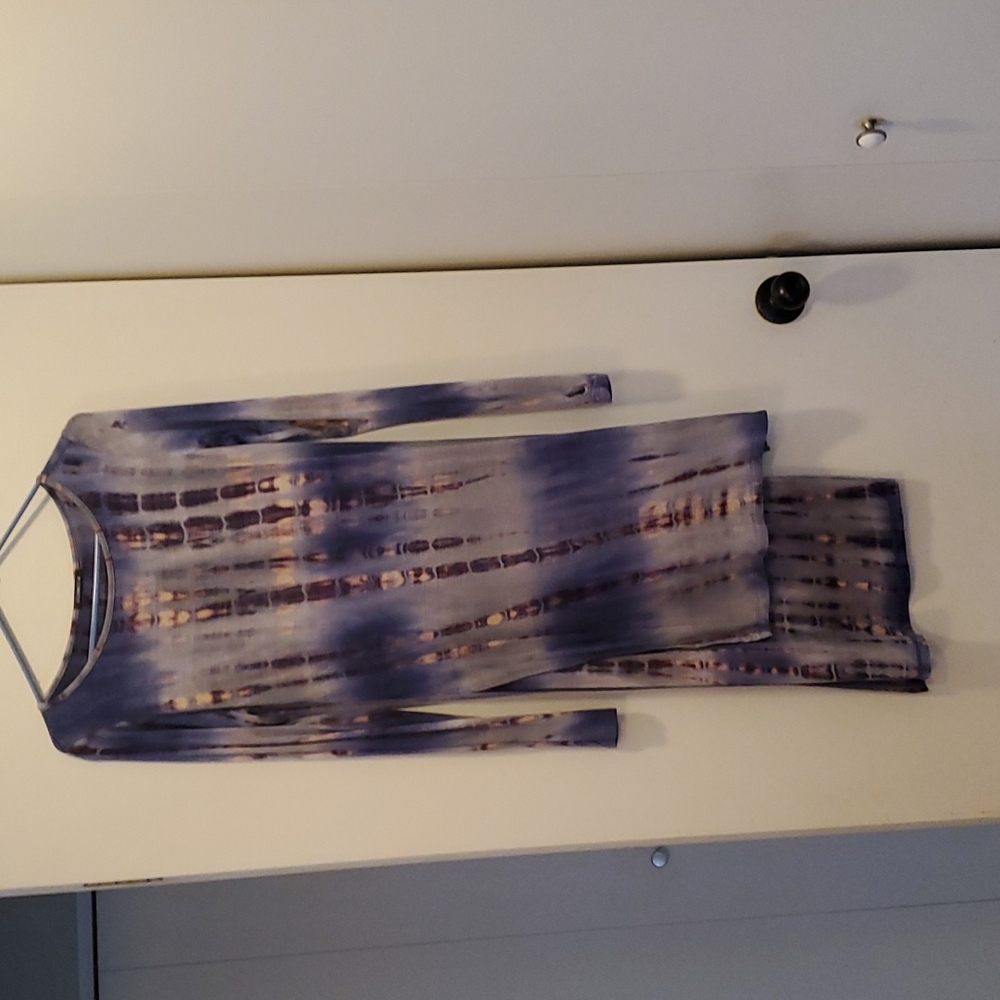 Life Clothing Co. Long tie dyed shirt with thumb holes